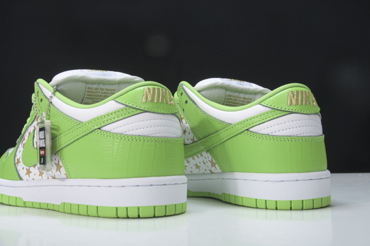 nike sb dunk low S*p*e stars mean green (2021)